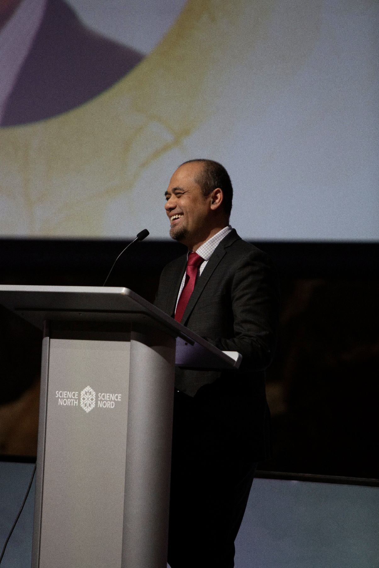 Agung presents at the closing ceremonies 